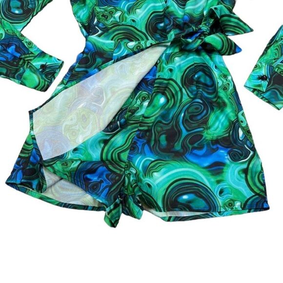 Pretty Little Thing Blue Marble Print Wrap Collared Short Romper 0 - Picture 4 of 12